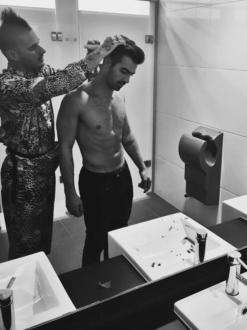 2016: Who wouldn&rsquo;t get their hair cut by their band mate just before