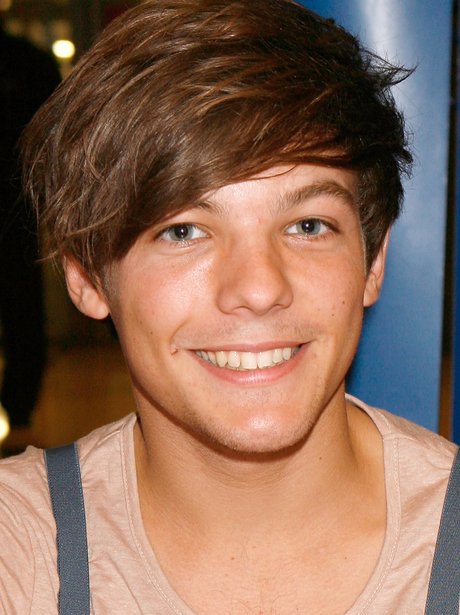Louis Tomlinson Signs Copies of Dare To Dream - One Direction Dare To ...