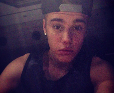 The I Can't Find The Light Switch Selfie - 47 Justin Bieber Selfies ...