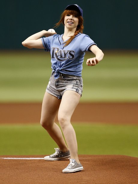 Carly Rae Jepsen Thows The Opening Pitch For MLB Side Tampa Bay Rays ...