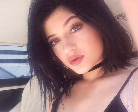 Kylie Jenner stuns in most recent selfie and her make-up is ON POINT ...